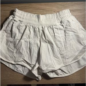Lululemon Hottie hots size 4 (4 inch) color: bone